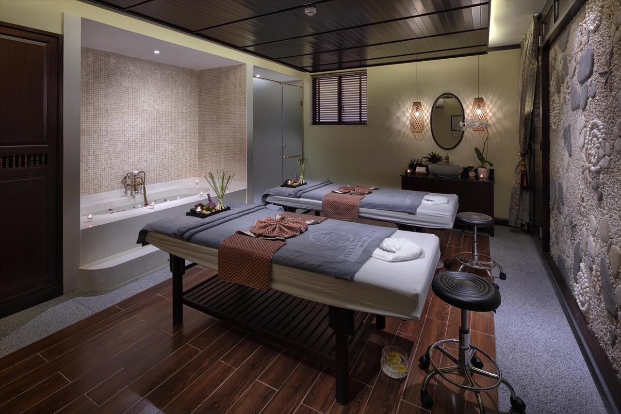 Little Riverside Hoi An . A Luxury Hotel & Spa Екстериор снимка A spa treatment room