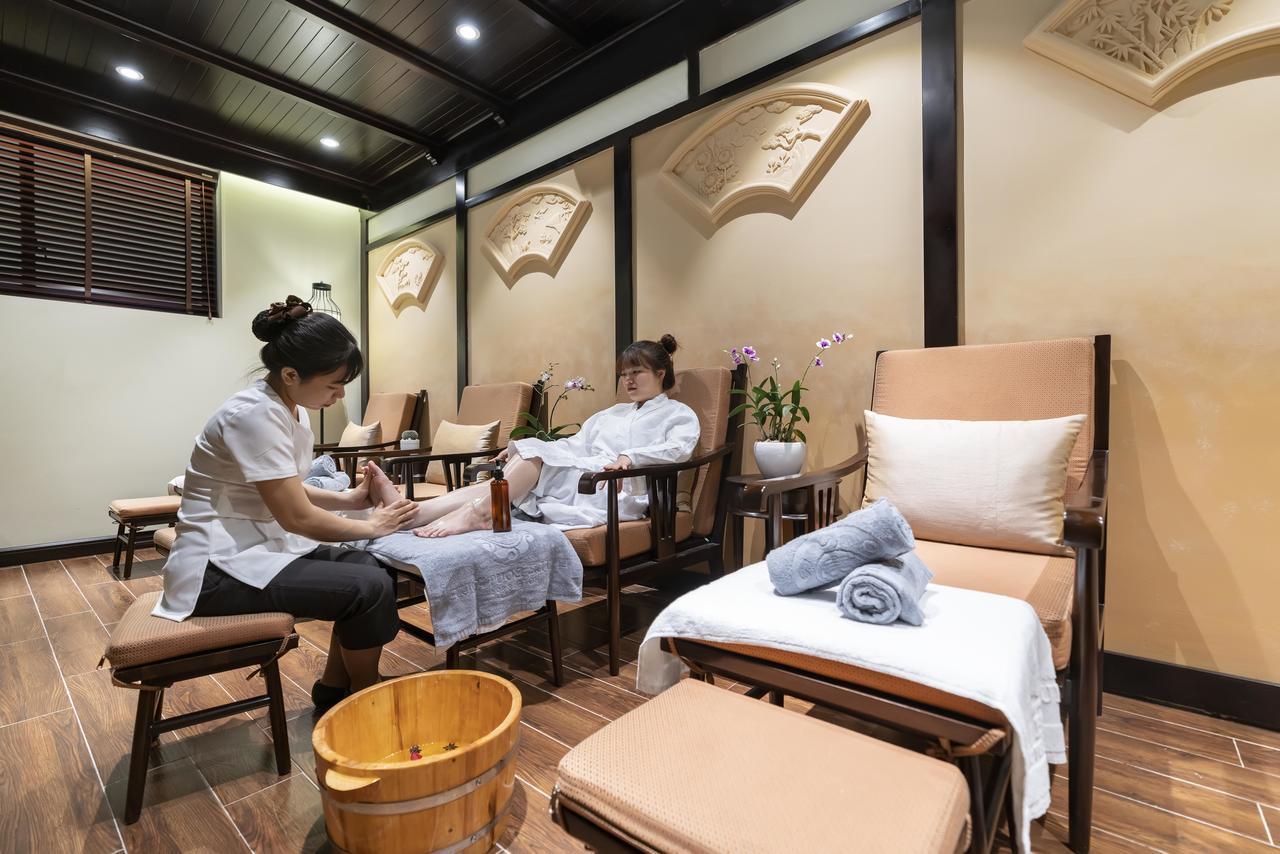 Little Riverside Hoi An . A Luxury Hotel & Spa Екстериор снимка Thai foot massage